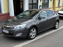 Grau Gebraucht 2010 Opel Astra Limousine | 3.900 € (Fairer Preis)