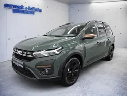 Grün Gebraucht 2024 Dacia Jogger Extreme Van / Kleinbus | 22.390 € (Etwas zu teuer)