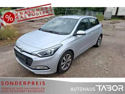 Sleek silver / met Gebraucht 2015 Hyundai i20 Intro Edition Kleinwagen | 7.385 € (Guter Preis)