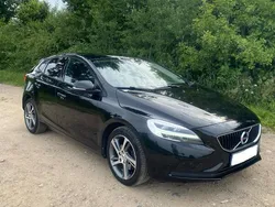 Schwarz Gebraucht 2017 Volvo V40 Momentum Kombi | 14.950 € (Fairer Preis)