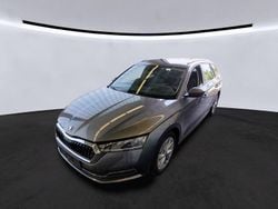 Graphite grey metallic Gebraucht 2022 Skoda Octavia Style Kombi | 21.970 € (Guter Preis)