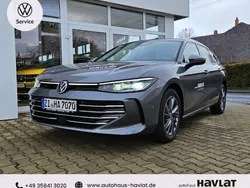 Grau Gebraucht 2024 VW Passat Elegance Kombi | 44.590 € (Fairer Preis)