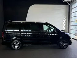 Obsidianschwarz metallic Gebraucht 2023 Mercedes V300 Avantgarde Van / Kleinbus | 61.099 € (Fairer Preis)