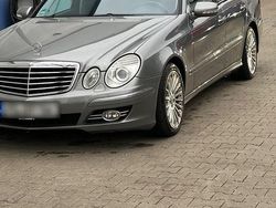 Grau Gebraucht 2009 Mercedes E320 Avantgarde Kombi | 6.500 € (Fairer Preis)