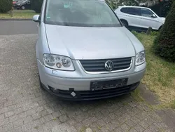 Grau Gebraucht 2005 VW Touran Highline Van / Kleinbus | 2.499 € (Fairer Preis)