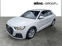 Weiß Gebraucht 2023 Audi A1 Sportback Basis Kleinwagen | 20.590 € (Guter Preis)