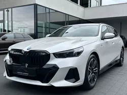 Weiß Gebraucht 2024 BMW 520 M Sport Kombi | 54.780 € (Guter Preis)