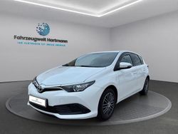 Weiß Gebraucht 2016 Toyota Auris Limousine | 9.890 € (Fairer Preis)