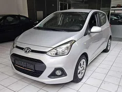 Sleek silver / met Gebraucht 2016 Hyundai i10 Kleinwagen | 7.500 € (Fairer Preis)