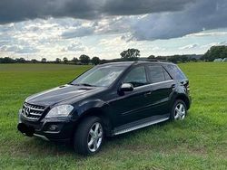 Schwarz Gebraucht 2008 Mercedes ML320 SUV | 8.980 €
