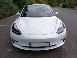 Weiß Gebraucht 2023 Tesla Model 3 Limousine | 37.900 € (Teuer)