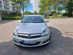 Grau Gebraucht 2005 Opel Astra GTC Coupé | 3.100 €