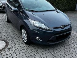 Grau Gebraucht 2011 Ford Fiesta Kleinwagen | 7.000 € (Etwas zu teuer)