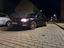 Schwarz Gebraucht 2010 Skoda Superb Kombi | 5.000 € (Fairer Preis)