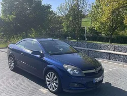 Blau Gebraucht 2006 Opel Astra Cabriolet Cosmo Cabrio | 2.700 € (Fairer Preis)
