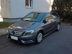 Grau Gebraucht 2014 Mercedes B180 Van / Kleinbus | 13.000 € (Fairer Preis)