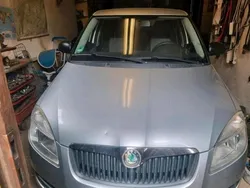 Silber Gebraucht 2009 Skoda Fabia Kleinwagen | 1.300 € (Fairer Preis)