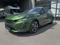 Olivine grün metallic (metallic) Gebraucht 2023 Peugeot 308 Allure Limousine | 22.990 € (Fairer Preis)