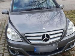 Grau Gebraucht 2010 Mercedes B180 Van / Kleinbus | 4.600 € (Guter Preis)