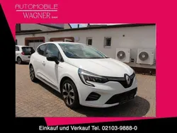 Weiß Gebraucht 2023 Renault Clio V Evolution Kleinwagen | 14.490 € (Fairer Preis)