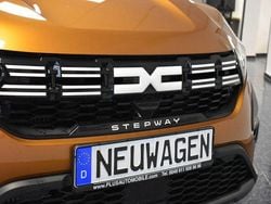 Orange Gebraucht 2023 Dacia Sandero Stepway Limousine | 14.870 € (Guter Preis)