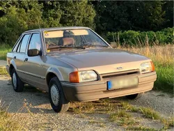 Gold Gebraucht 1987 Ford Escort Ghia Kleinwagen | 2.800 €