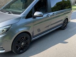 Grau Gebraucht 2019 Mercedes V300 Avantgarde Van / Kleinbus | 47.000 € (Fairer Preis)