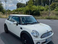 Weiß Gebraucht 2009 Mini Cooper Kleinwagen | 4.150 €