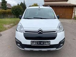 Weiß Gebraucht 2016 Citroën Berlingo XTR Van / Kleinbus | 9.599 € (Etwas zu teuer)