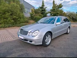 Silber Gebraucht 2003 Mercedes 220 Kombi | 2.200 €