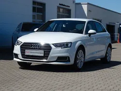 Weiß Gebraucht 2018 Audi A3 Sportback Design Limousine | 19.990 € (Fairer Preis)