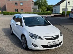 Weiß Gebraucht 2011 Opel Astra Innovation Kombi | 3.499 € (Fairer Preis)