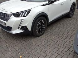 Weiß Gebraucht 2021 Peugeot e-2008 GT SUV | 19.900 € (Fairer Preis)