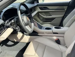 Grün Gebraucht 2023 Porsche Taycan Cross Turismo Limousine | 75.790 € (Fairer Preis)