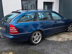 Blau Gebraucht 2001 Mercedes C200 Avantgarde Kombi | 2.500 €