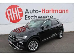 Deep black perleffek (metallic) Gebraucht 2024 VW T-Roc Style SUV | 28.869 € (Fairer Preis)
