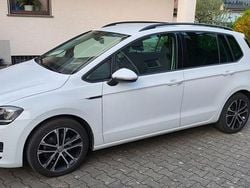 Weiß Gebraucht 2015 VW Golf Sportsvan Comfortline Van / Kleinbus | 11.400 € (Fairer Preis)