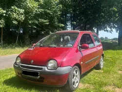Rot Gebraucht 2007 Renault Twingo Kleinwagen | 2.000 € (Etwas zu teuer)