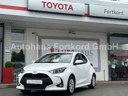 Weiß Gebraucht 2023 Toyota Yaris Comfort Kleinwagen | 21.490 € (Fairer Preis)