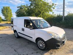 Weiß Gebraucht 2014 Opel Combo Van / Kleinbus | 4.800 € (Etwas zu teuer)