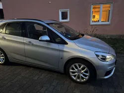 Grau Gebraucht 2017 BMW 225 Active Tourer iPerformance Van / Kleinbus | 13.000 € (Fairer Preis)