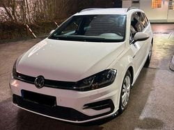 Weiß Gebraucht 2019 VW Golf VII Highline Kombi | 17.900 € (Fairer Preis)