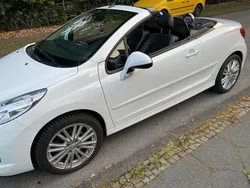 Weiß Gebraucht 2010 Peugeot 207 CC Platinum Cabrio | 8.850 €