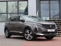Grau Gebraucht 2022 Peugeot 5008 Allure Van / Kleinbus | 18.900 € (Fairer Preis)