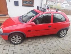 Rot Gebraucht 1996 Opel Corsa Kleinwagen | 1.000 € (Fairer Preis)