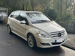 Weiß Gebraucht 2009 Mercedes B200 Van / Kleinbus | 6.000 € (Teuer)