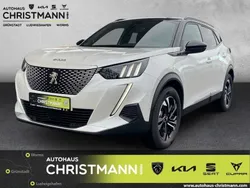 Lack weiss perlglänzend/typ au Gebraucht 2023 Peugeot e-2008 GT SUV | 22.990 € (Fairer Preis)