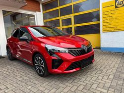 Rot Gebraucht 2024 Renault Clio V Techno Limousine | 15.180 € (Guter Preis)
