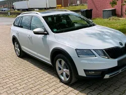 Weiß Gebraucht 2019 Skoda Octavia Scout Scout 4x4 Kombi | 15.700 €