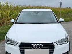 Weiß Gebraucht 2016 Audi A3 Sportback Ambition Limousine | 12.900 € (Teuer)